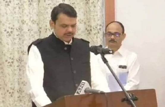 महाराष्ट्र के उलटफेर ने बदल दिए 'शायर', इन नेताओं की शायरी हिट