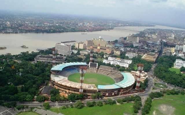 मैच से पहले पिंक सिटी बना कोलकाता, बाजार में आई गुलाबी मिठाई