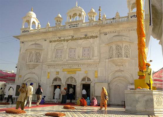 देश के वो 10 गुरुद्वारे, जहां हर साल धूम-धाम से मनाया जाता है प्रकाश पर्व