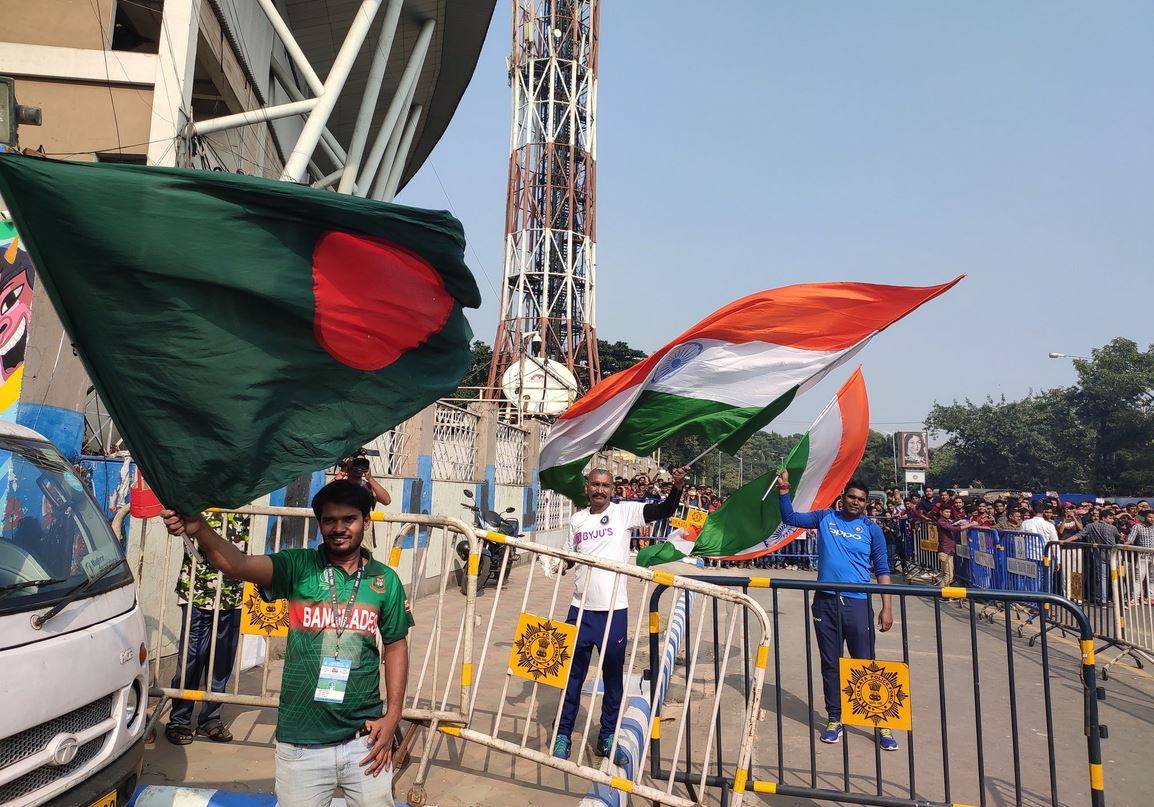 मैच से पहले पिंक सिटी बना कोलकाता, बाजार में आई गुलाबी मिठाई