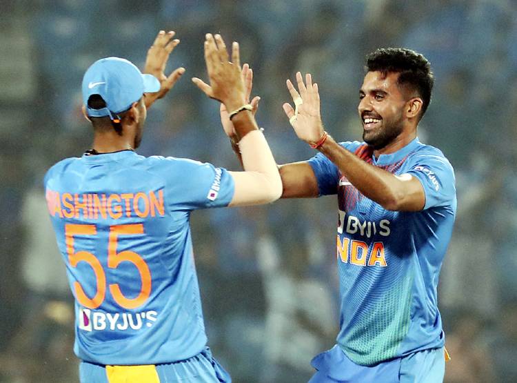 बांग्लादेश के छुड़ाए 'छक्के', अब पिता ने खोला चाहर की जादुई गेंदबाजी का राज