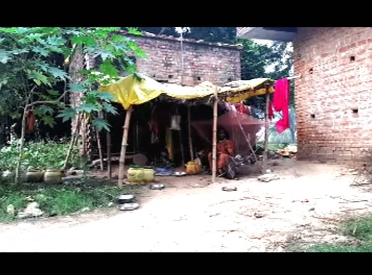 27 साल से दुल्हन बनकर रहता है ये शख्स, फैमिली में मर चुके 12 लोग