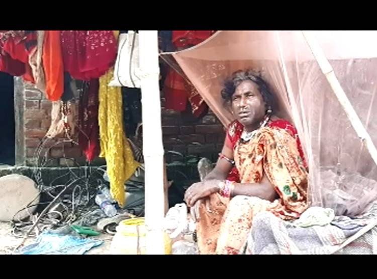 27 साल से दुल्हन बनकर रहता है ये शख्स, फैमिली में मर चुके 12 लोग