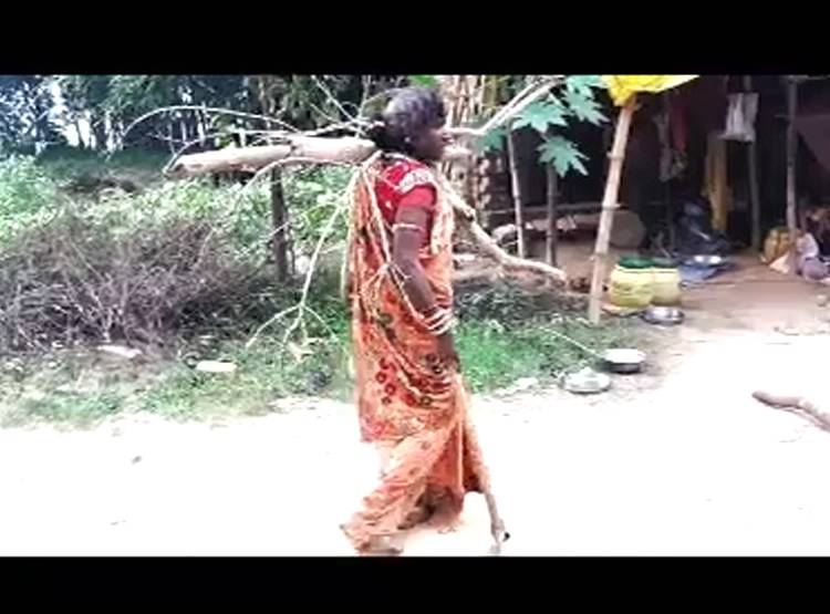 27 साल से दुल्हन बनकर रहता है ये शख्स, फैमिली में मर चुके 12 लोग