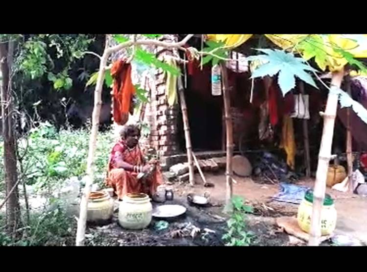 27 साल से दुल्हन बनकर रहता है ये शख्स, फैमिली में मर चुके 12 लोग