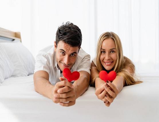 पोर्न देखने में पुरुषों से पीछे नहीं हैं भारतीय महिलाएं, सामने आई सच्चाई