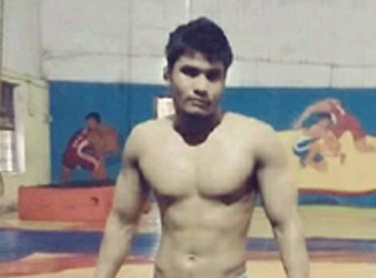 कुश्ती लड़ते हुए पहलवान की हो गई मौत, वीडियो वायरल