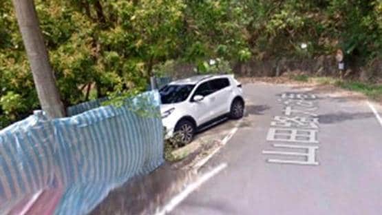 भीड़भरी बस में शारीरिक संबंध बना रहा था कपल, निकला अरेस्ट वारंट