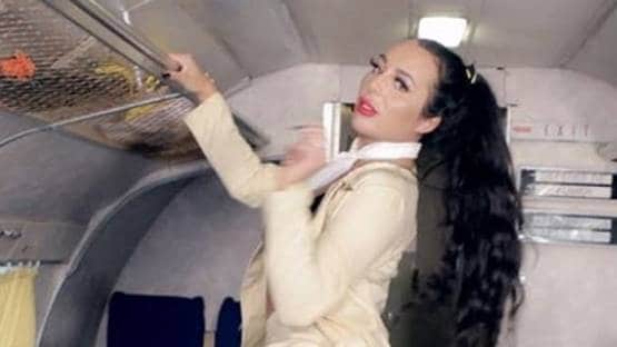 स्टाफ को धोखे में रखकर एक्टर्स ने प्लेन में शूट की पोर्न फिल्म