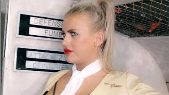 स्टाफ को धोखे में रखकर एक्टर्स ने प्लेन में शूट की पोर्न फिल्म