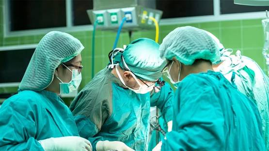 कुत्ते के चाटने भर से हो गई इंसान की मौत, डॉक्टर भी हैरान