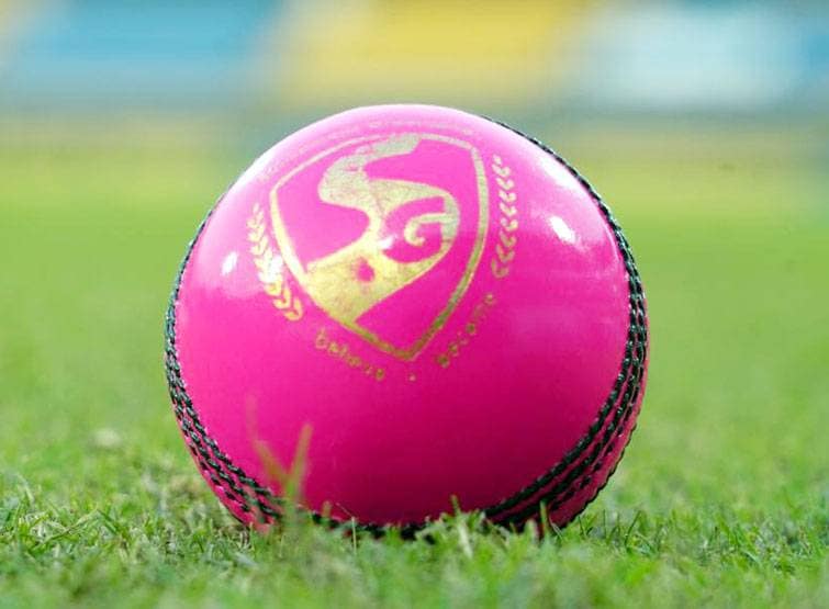 मैच से पहले पिंक सिटी बना कोलकाता, बाजार में आई गुलाबी मिठाई