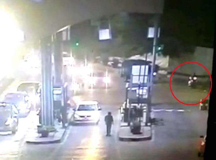 सुनसान जगह पंक्चर हुई लेडी डॉक्टर की स्कूटी, सुबह मिली जली लाश