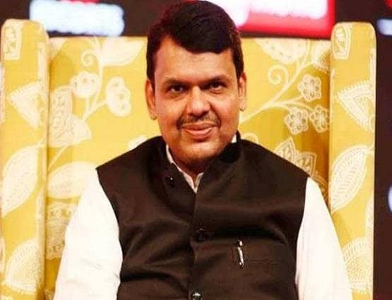 फडणवीस देंगे मात या उद्धव की बनेगी बात? जानें क्या कहते हैं सितारे