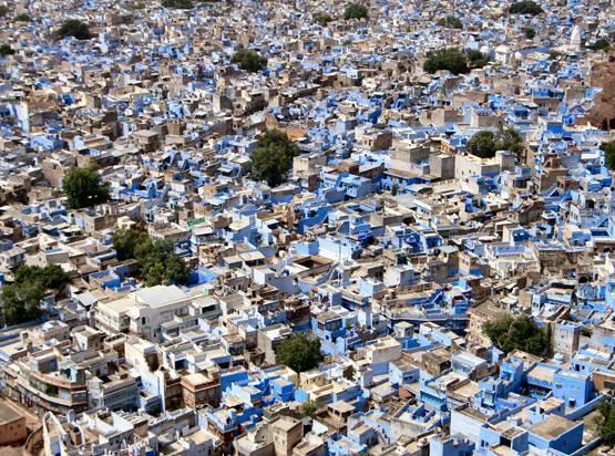 बर्थडे विश से लेकर लेट नाइट वर्क तक, ऐसी है इन अफसरों की लाइफ