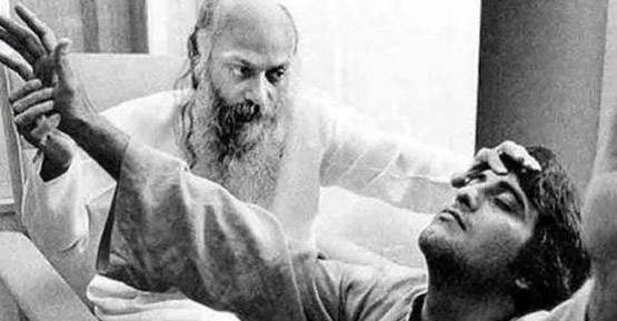 पूनम पांडे संग रहा अफेयर, अब संन्यास लेने जा रहे विनोद खन्ना के बेटे