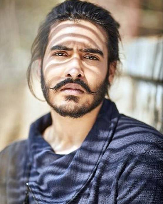 पूनम पांडे संग रहा अफेयर, अब संन्यास लेने जा रहे विनोद खन्ना के बेटे