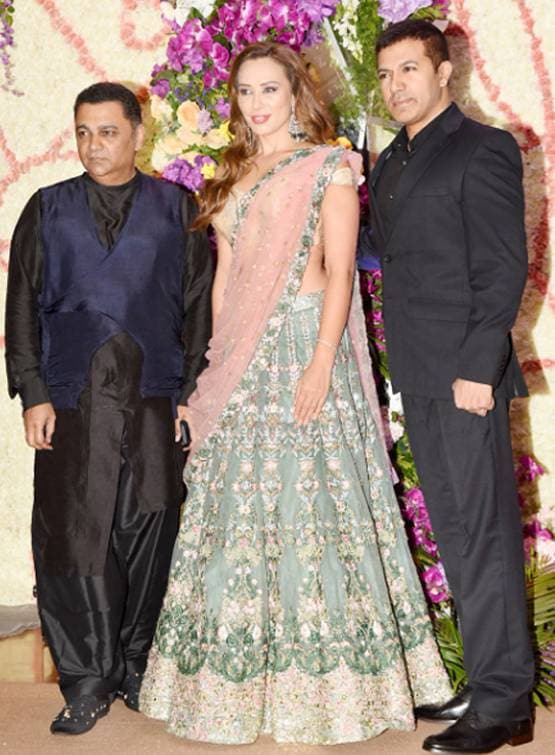 सूरज बड़जात्या के बेटे का रिसेप्शन, सलमान-माधुरी समेत पहुंचे ये सितारे