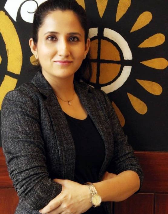 MNC छोड़ शुरू किया कपड़े प्रेस करने का काम, आज करोड़ों में कमाई