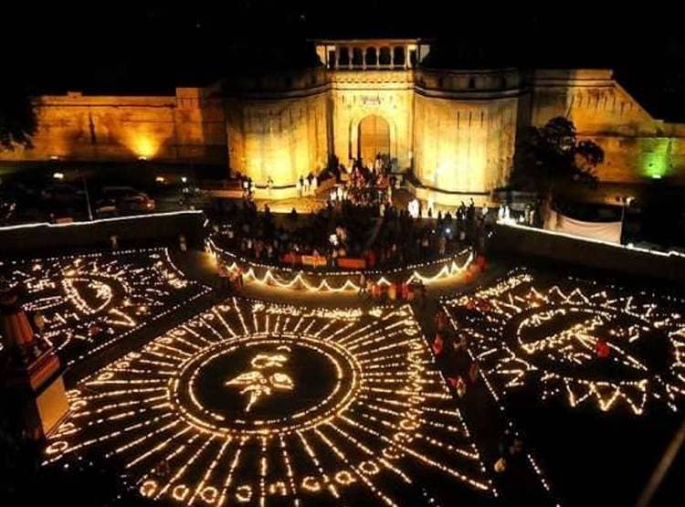 मराठा पावर सेंटर था 'शनिवार वाड़ा', उद्धव के शपथ मंच के मायने