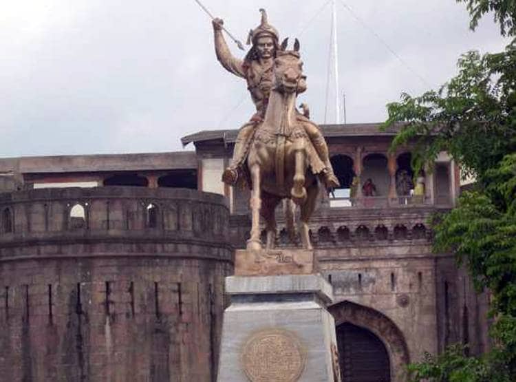 मराठा पावर सेंटर था 'शनिवार वाड़ा', उद्धव के शपथ मंच के मायने