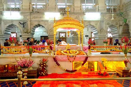 देश के वो 10 गुरुद्वारे, जहां हर साल धूम-धाम से मनाया जाता है प्रकाश पर्व