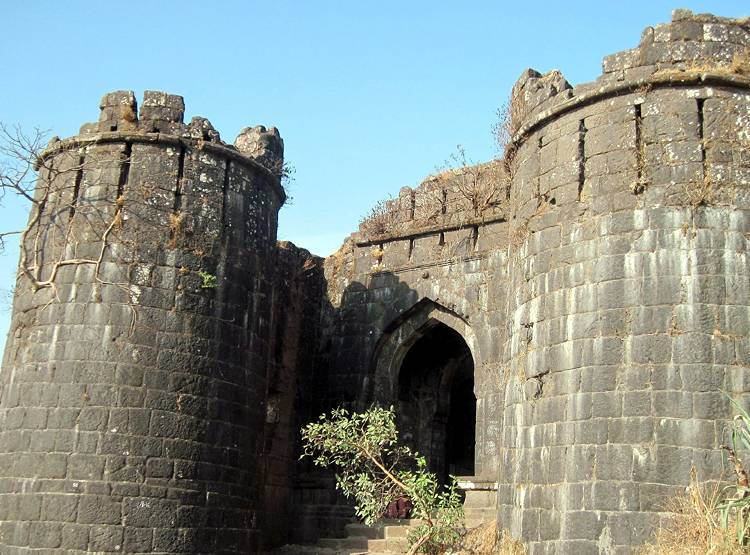 वो किला जिस पर तानाजी ने फहराया था मराठा ध्वज