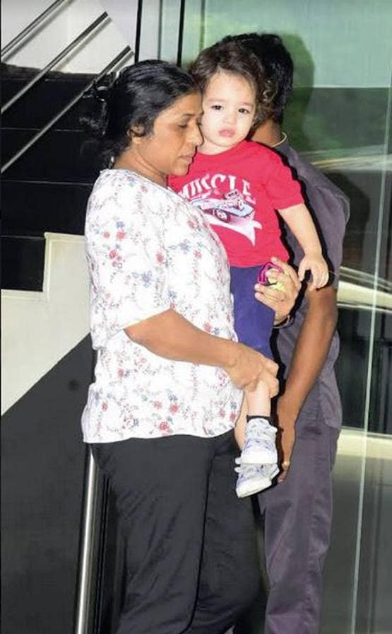 जुहू में फैमिली संग घूमती नजर आईं सनी लियोनी, Photos