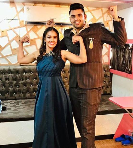 कौन हैं बबीता फोगाट के होने वाले पति विवेक, कहां करते हैं जॉब