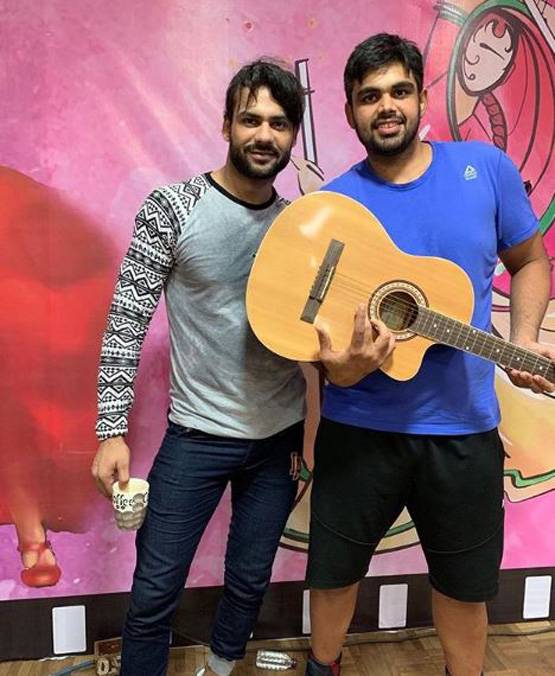 कौन हैं बबीता फोगाट के होने वाले पति विवेक, कहां करते हैं जॉब