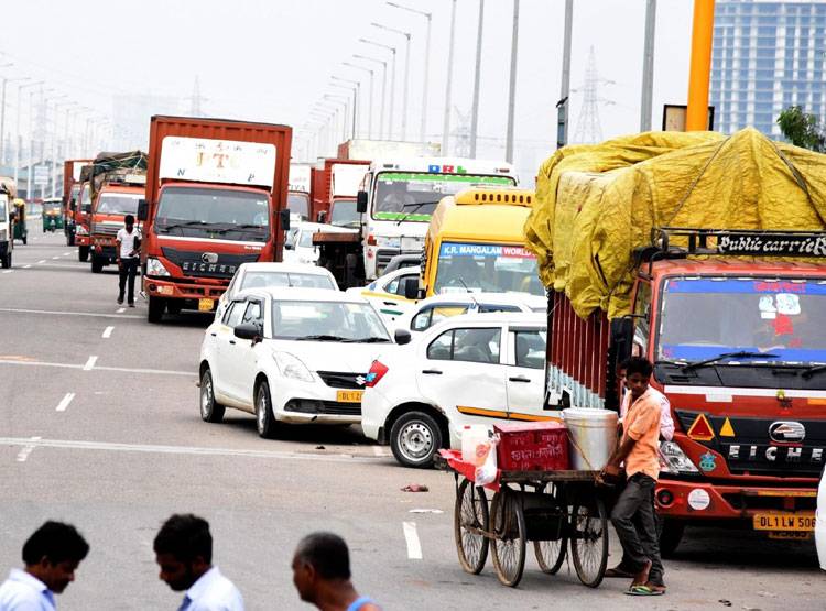 1 दिसंबर से टोल पर FASTag हुआ जरूरी, यहां जानें आप पर क्‍या होगा असर