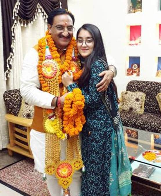 जानें- क्या करती हैं निशंक की तीनों बेटियां, पिता को है नाज