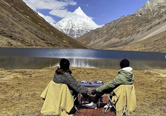 चर्चा में अनुष्का-विराट का रोमांटि‍क भूटान वेकेशन, देखें लेटेस्ट तस्वीरें