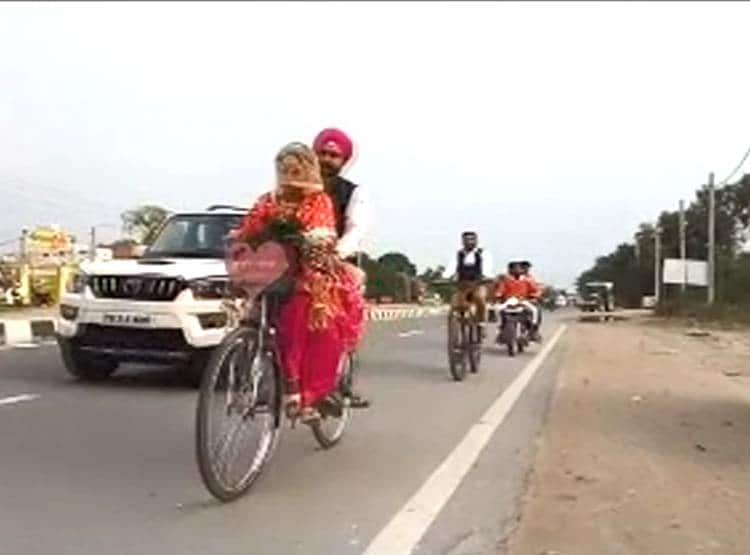 शादी के ल‍िए 25 KM साइक‍िल चलाकर पहुंचा अमीर दूल्हा!