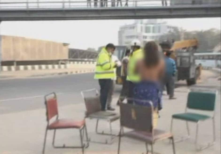 किन्नरों का हाई वोल्टेज ड्रामा, पुलिस ने रोका तो उतारे कपड़े