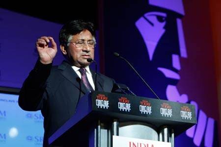 'मुशर्रफ को चौराहे पर फांसी दो'- कहने वाले जज पर PAK में बवाल