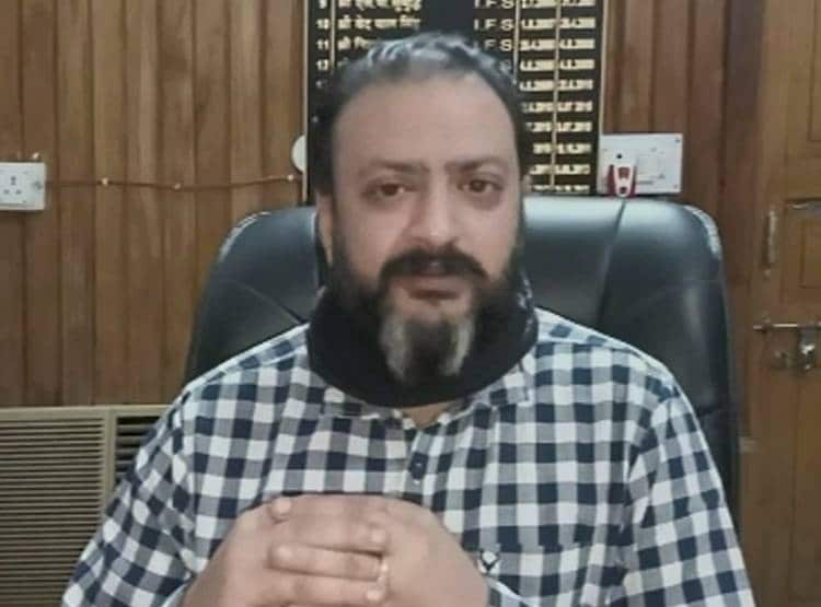 पपी को बंदर‍िया ने द‍िया मां का प्यार, अनाथ होने पर प‍िलाया दूध