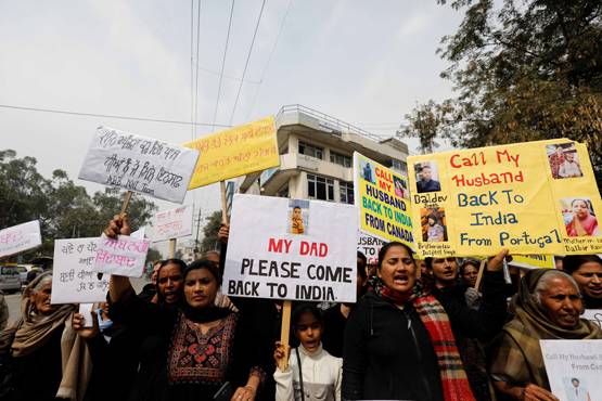 NRI पति ने कहा, जल्द दूंगा सरप्राइज, भेज दिए तलाक के पेपर