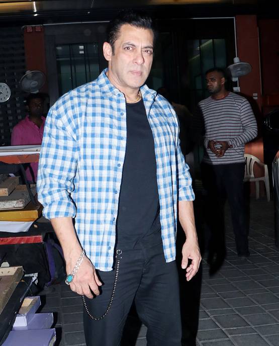 सलमान की बहन की क्रिसमस पार्टी, तैमूर समेत पहुंचे ये सितारे