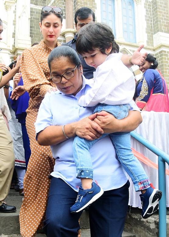 चर्च के बाहर करीना ने बच्ची को किया इग्नोर, ट्रोल्स बोले- इतना घमंड