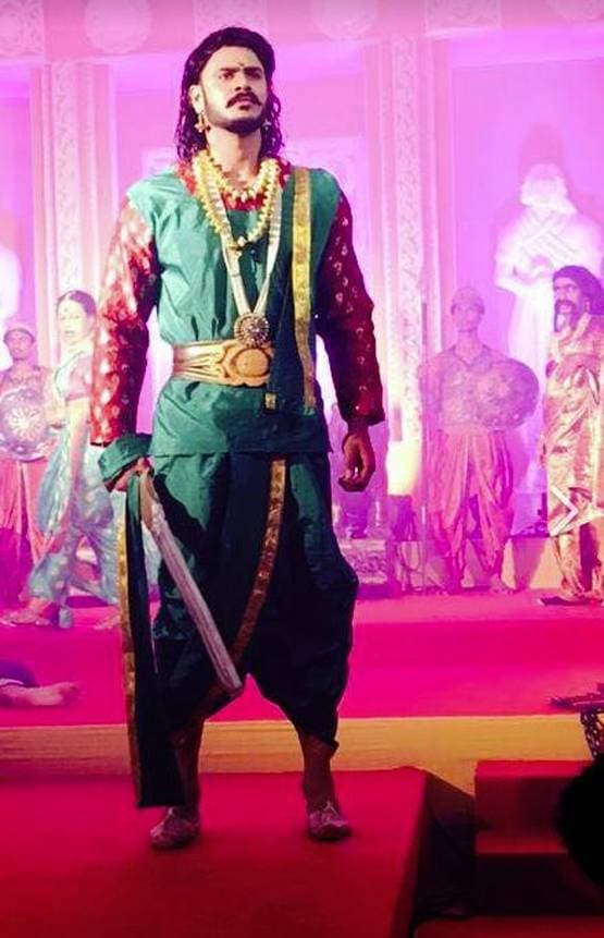 TV एक्टर पर 50 गुंडों का हमला, थाने तक नंगे पांव दौड़े