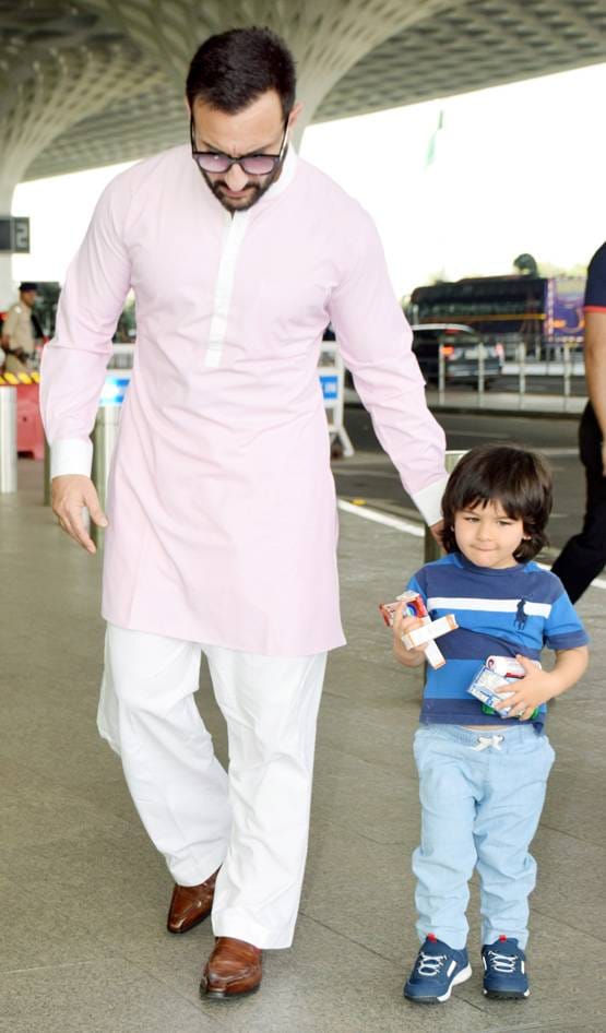 पिता के साथ एयरपोर्ट पहुंचे तैमूर अली खान, पैपराजी को देखकर दिया पोज