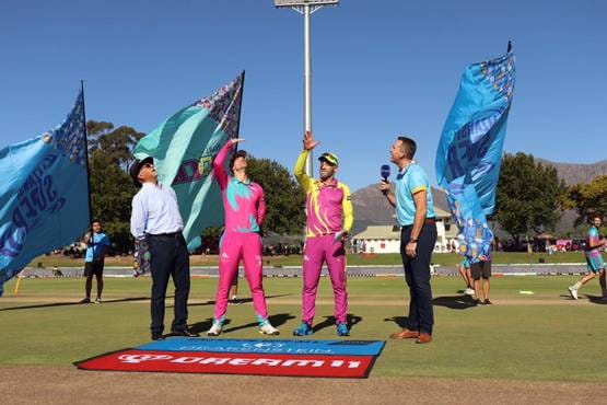 साथी को ना खिलाने पर क्रिकेटर ने कहा- वो मेरी बहन के साथ सो रहा है