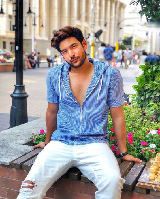 करण सिंह ग्रोवर से सुरवीन चावला तक, TV सेलेब्स जिन्होंने ठुकराया बिग बॉस!