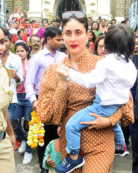 चर्च के बाहर करीना ने बच्ची को किया इग्नोर, ट्रोल्स बोले- इतना घमंड