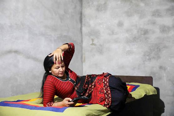 NRI पति ने कहा, जल्द दूंगा सरप्राइज, भेज दिए तलाक के पेपर