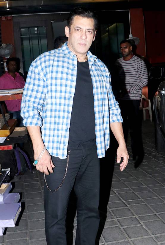 सलमान की बहन की क्रिसमस पार्टी, तैमूर समेत पहुंचे ये सितारे