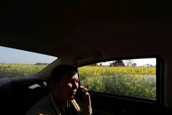 NRI पति ने कहा, जल्द दूंगा सरप्राइज, भेज दिए तलाक के पेपर