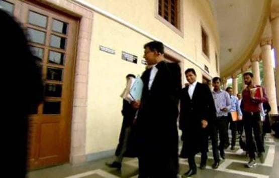 जज के इंटरव्यू में पूछा- गवर्नर की कार से मौत, जिम्मेदार कौन?