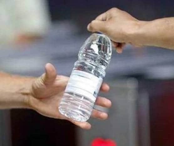 IAS इंटरव्यू में टॉपर से पानी की बोतल पर पूछा गया था ये सवाल